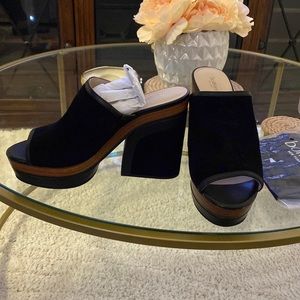 Botkier black clogs